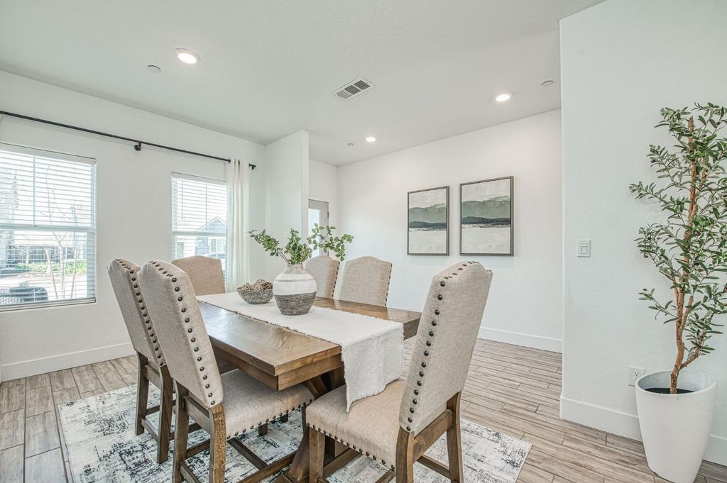 Image 11 of property listing at 2105 N Hughes Avenue, Clovis, CA 93619