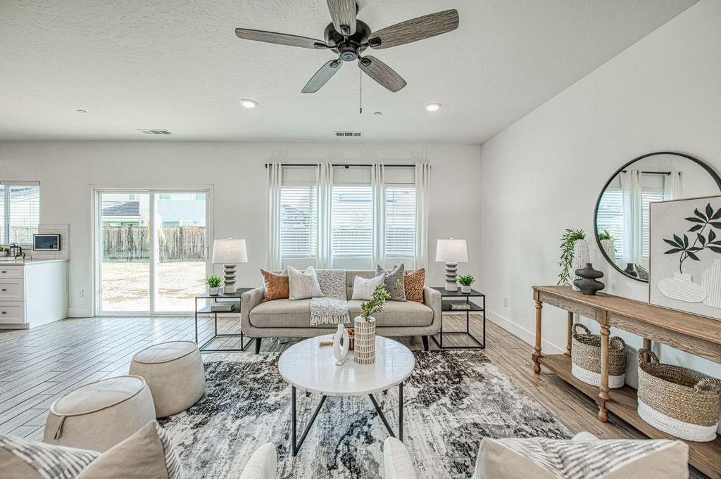 Image 14 of property listing at 2105 N Hughes Avenue, Clovis, CA 93619