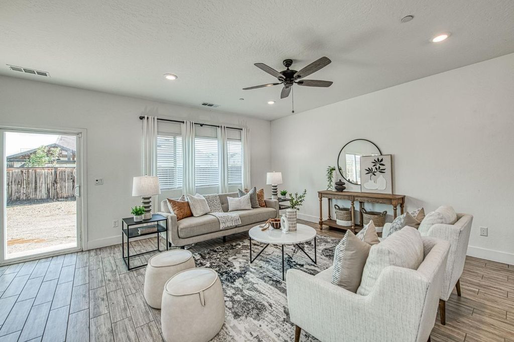 Image 15 of property listing at 2105 N Hughes Avenue, Clovis, CA 93619