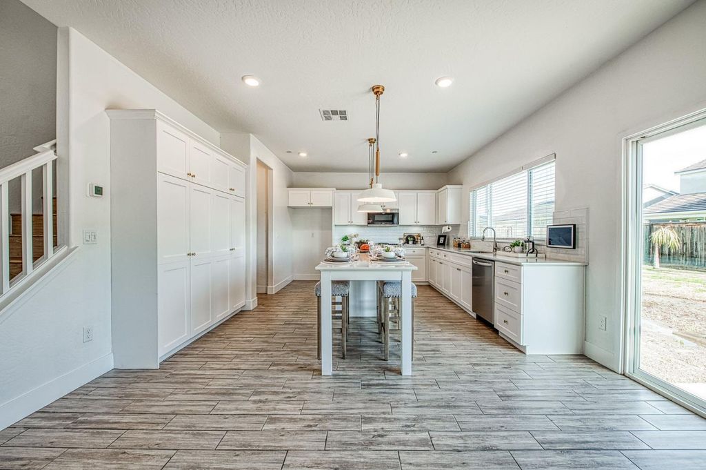 Image 18 of property listing at 2105 N Hughes Avenue, Clovis, CA 93619