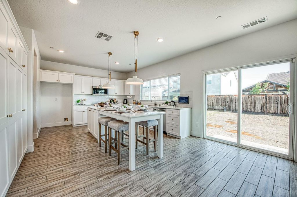 Image 19 of property listing at 2105 N Hughes Avenue, Clovis, CA 93619