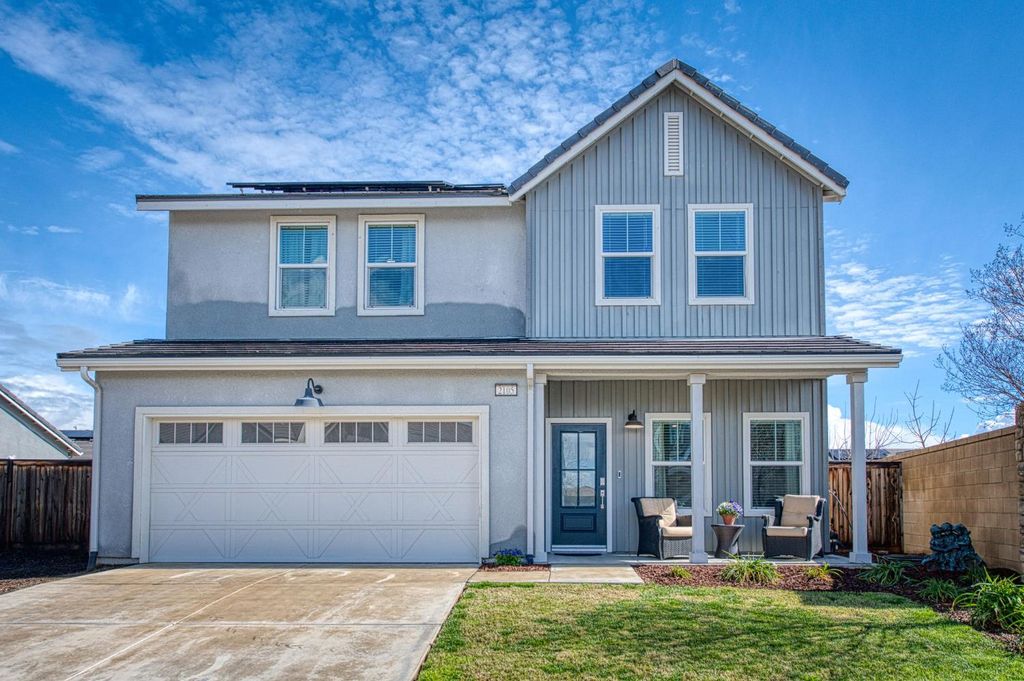 Image 2 of property listing at 2105 N Hughes Avenue, Clovis, CA 93619