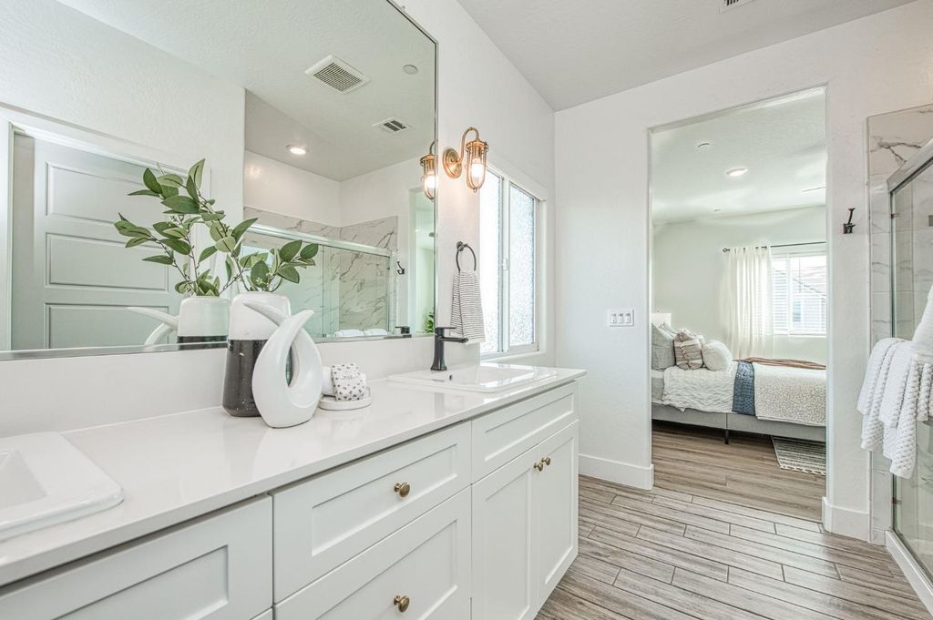 Image 45 of property listing at 2105 N Hughes Avenue, Clovis, CA 93619