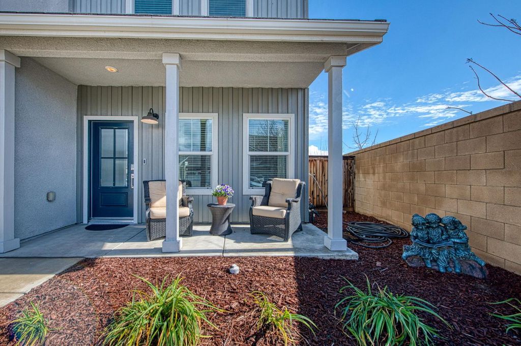 Image 7 of property listing at 2105 N Hughes Avenue, Clovis, CA 93619