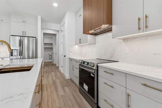 1810 W ERNA DRIVE, Tampa, FL 33603