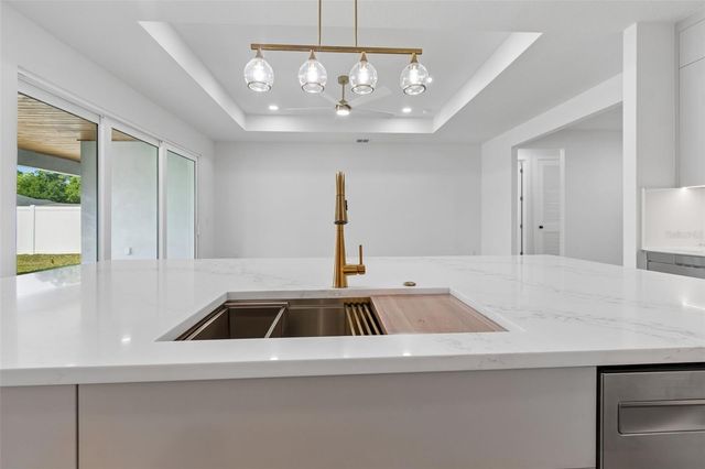 1810 W ERNA DRIVE, Tampa, FL 33603