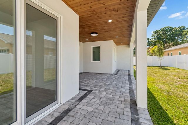 1810 W ERNA DRIVE, Tampa, FL 33603