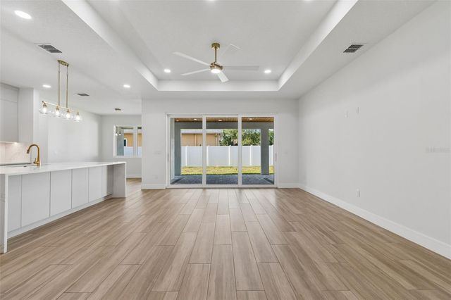 1810 W ERNA DRIVE, Tampa, FL 33603