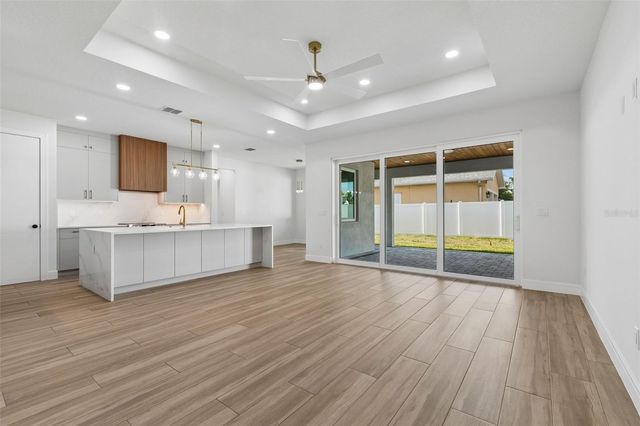 1810 W ERNA DRIVE, Tampa, FL 33603