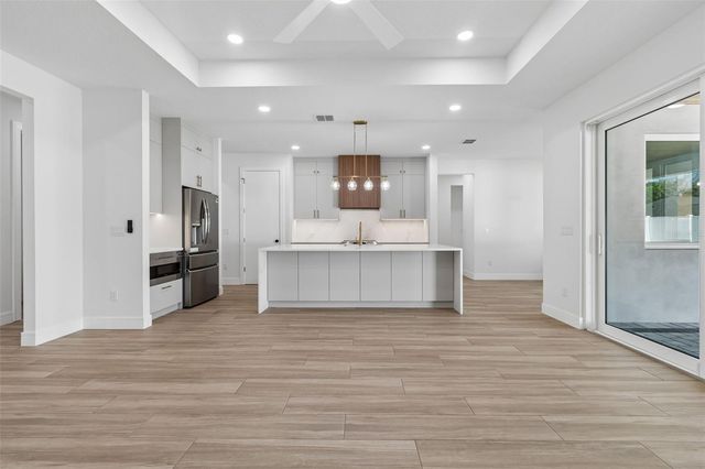 1810 W ERNA DRIVE, Tampa, FL 33603