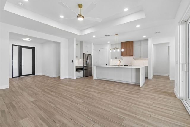 1810 W ERNA DRIVE, Tampa, FL 33603