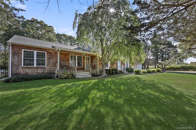 48 Nidzyn Avenue, Remsenburg, NY 11960