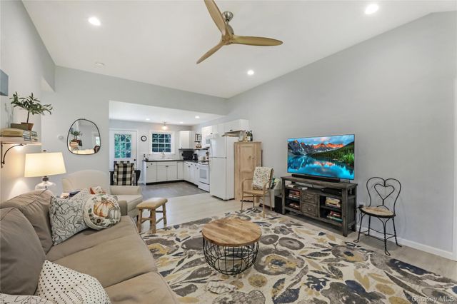 48 Nidzyn Avenue, Remsenburg, NY 11960