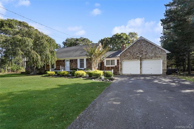 48 Nidzyn Avenue, Remsenburg, NY 11960