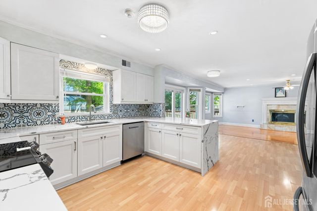 8 Danny Court, North Brunswick, NJ 08902