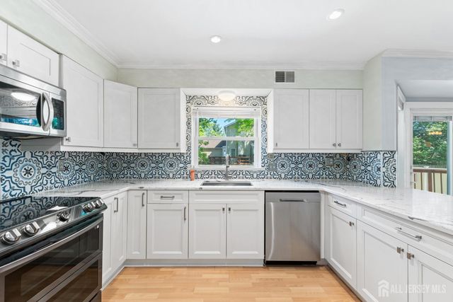 8 Danny Court, North Brunswick, NJ 08902