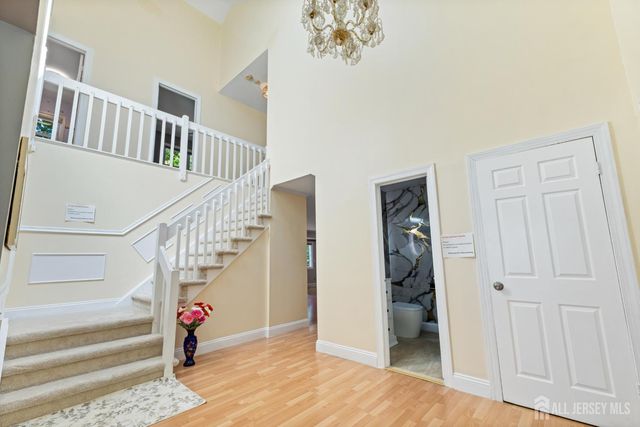 8 Danny Court, North Brunswick, NJ 08902