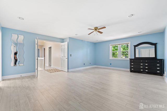 8 Danny Court, North Brunswick, NJ 08902