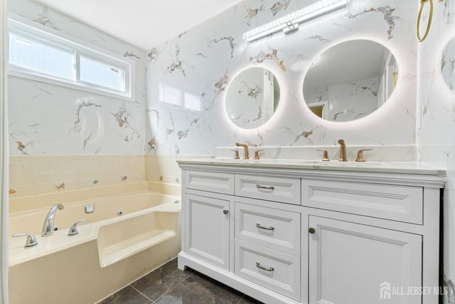 8 Danny Court, North Brunswick, NJ 08902