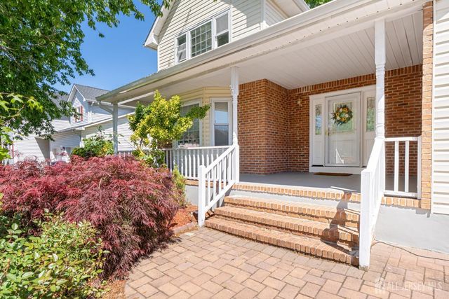 8 Danny Court, North Brunswick, NJ 08902