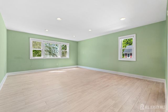 8 Danny Court, North Brunswick, NJ 08902