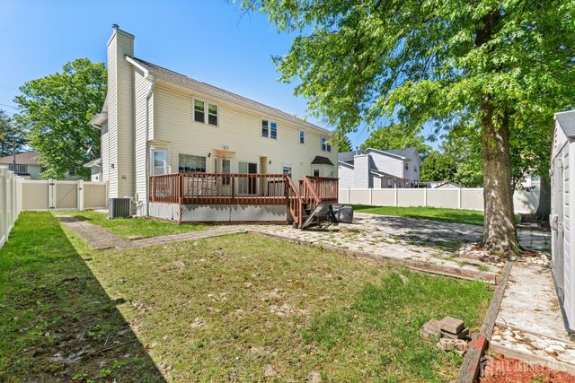 8 Danny Court, North Brunswick, NJ 08902