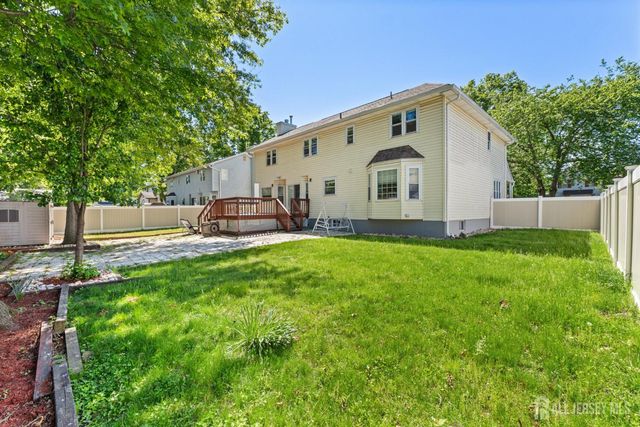 8 Danny Court, North Brunswick, NJ 08902