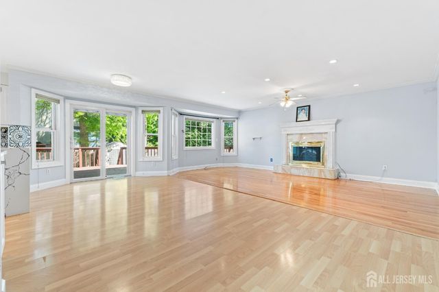 8 Danny Court, North Brunswick, NJ 08902