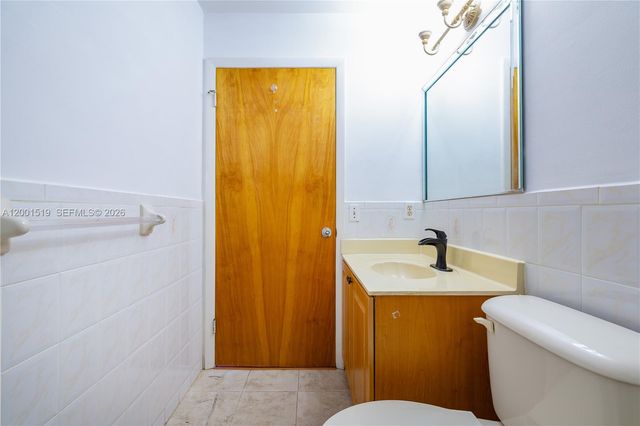 10017 W Okeechobee Rd 202, Hialeah Gardens, FL 33016