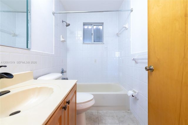 10017 W Okeechobee Rd 202, Hialeah Gardens, FL 33016