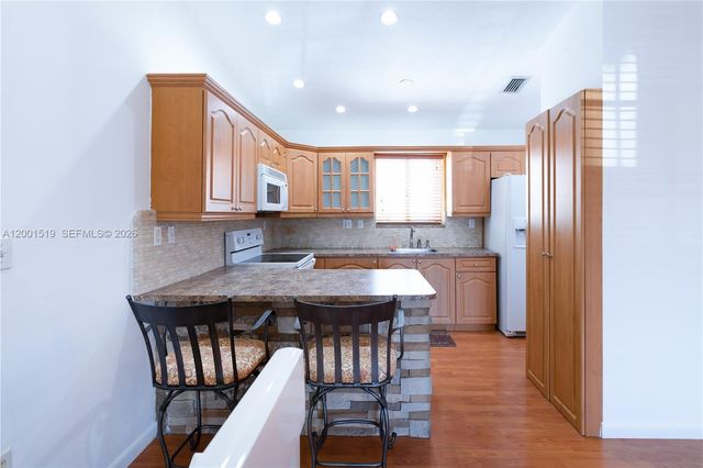 10017 W Okeechobee Rd 202, Hialeah Gardens, FL 33016