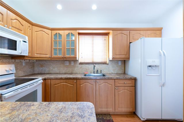 10017 W Okeechobee Rd 202, Hialeah Gardens, FL 33016