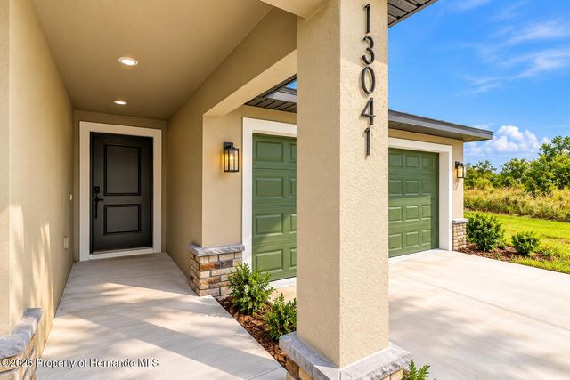13041 Scissorbill Avenue, Weeki Wachee, FL 34614