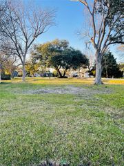 103 E Cypress Street, Port Neches, TX 77651