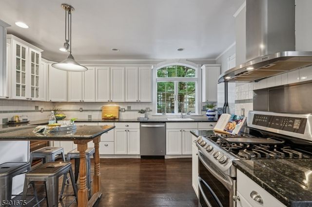 386 Park St, Montclair Twp., NJ 07043