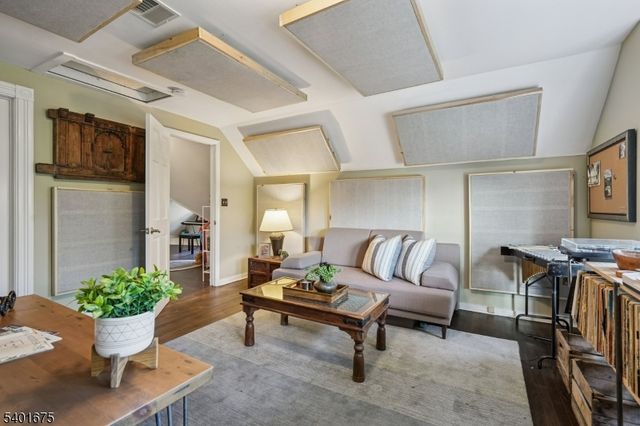 386 Park St, Montclair Twp., NJ 07043