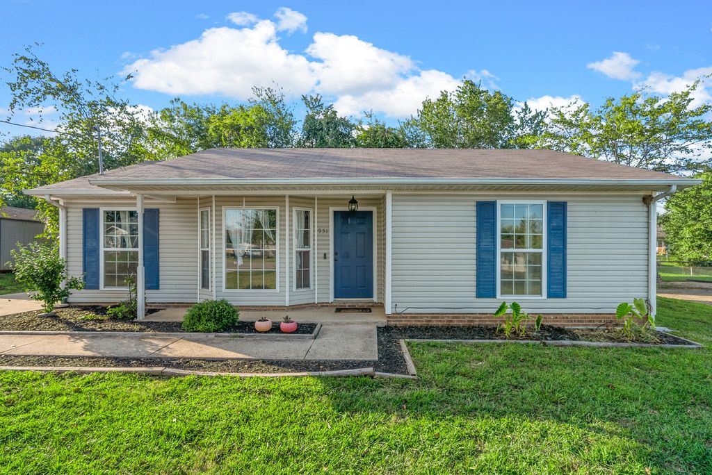 951 Van Buren Ave, Oak Grove, KY 42262