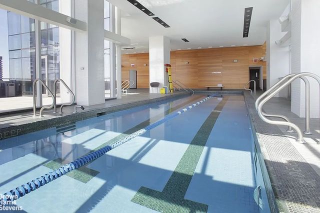 350 W 42nd St Apt 38E, New York City, NY 10036