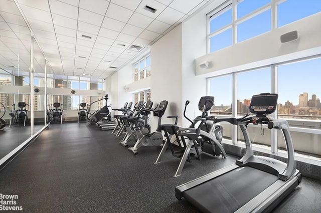 350 W 42nd St Apt 38E, New York City, NY 10036