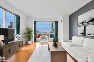 350 W 42nd St Apt 38E, New York City, NY 10036