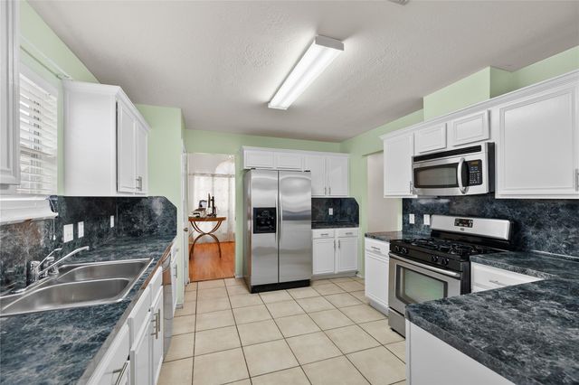 15626 Briargate Court, Houston, TX 77489