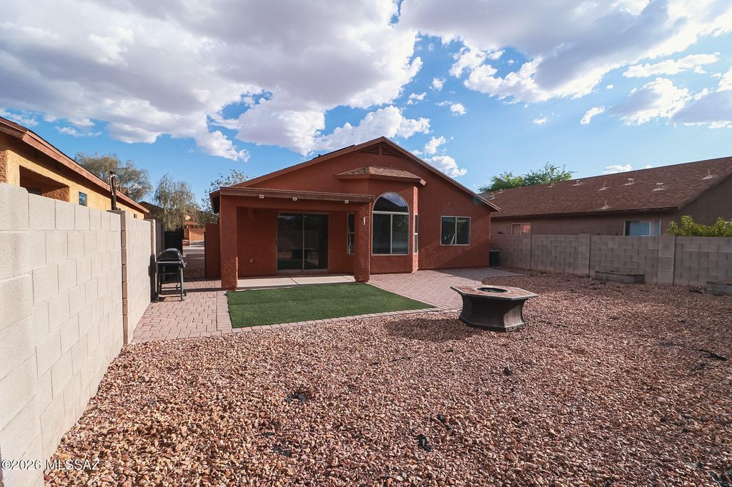 2403 E Calle Gran Desierto, Tucson, AZ 85706
