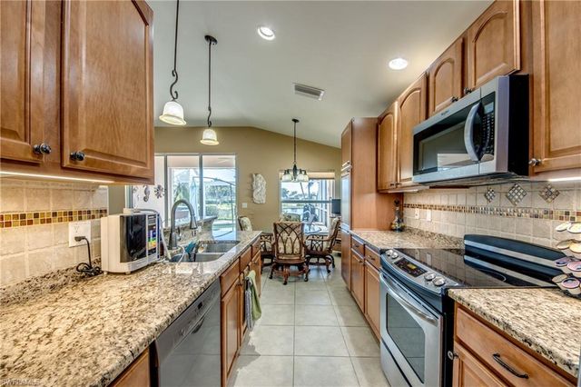 2626 Astwood CT, Cape Coral, FL 33991