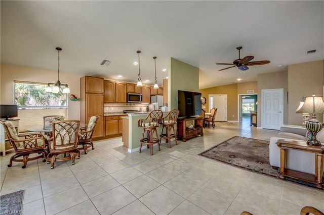 2626 Astwood CT, Cape Coral, FL 33991