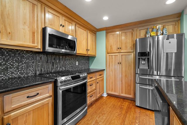 567 S Lakeview Drive, Lowell, IN 46356