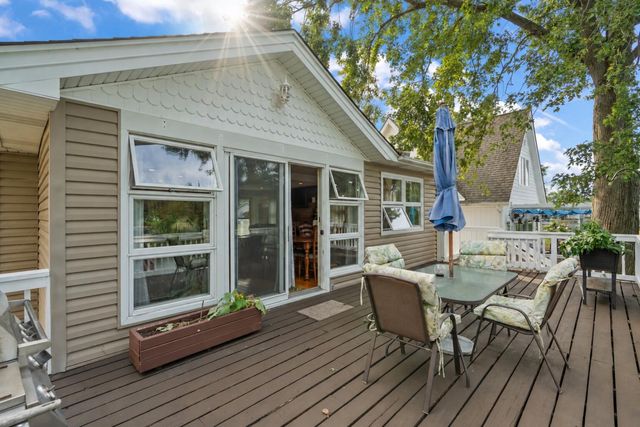 567 S Lakeview Drive, Lowell, IN 46356