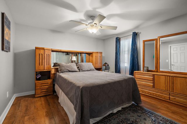 567 S Lakeview Drive, Lowell, IN 46356