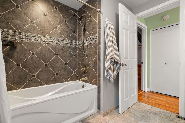 567 S Lakeview Drive, Lowell, IN 46356
