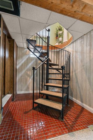567 S Lakeview Drive, Lowell, IN 46356