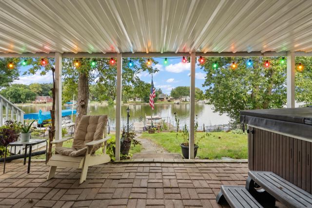 567 S Lakeview Drive, Lowell, IN 46356